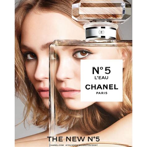 pubblicità chanel profumo|Profumo Chanel N°5 la storia e quanto costa .